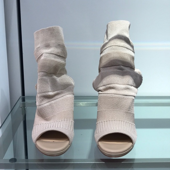 CL (sold on IG @passion4fashion_designer) - Picture 2 of 4